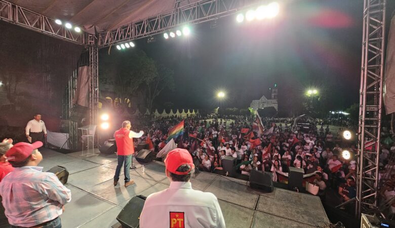 José Luis Téllez Marín, acompaño en su cierre de campaña a la Dra. Rosa Elia Milán Pintor, candidata a presidenta Municipal de Cuitzeo
